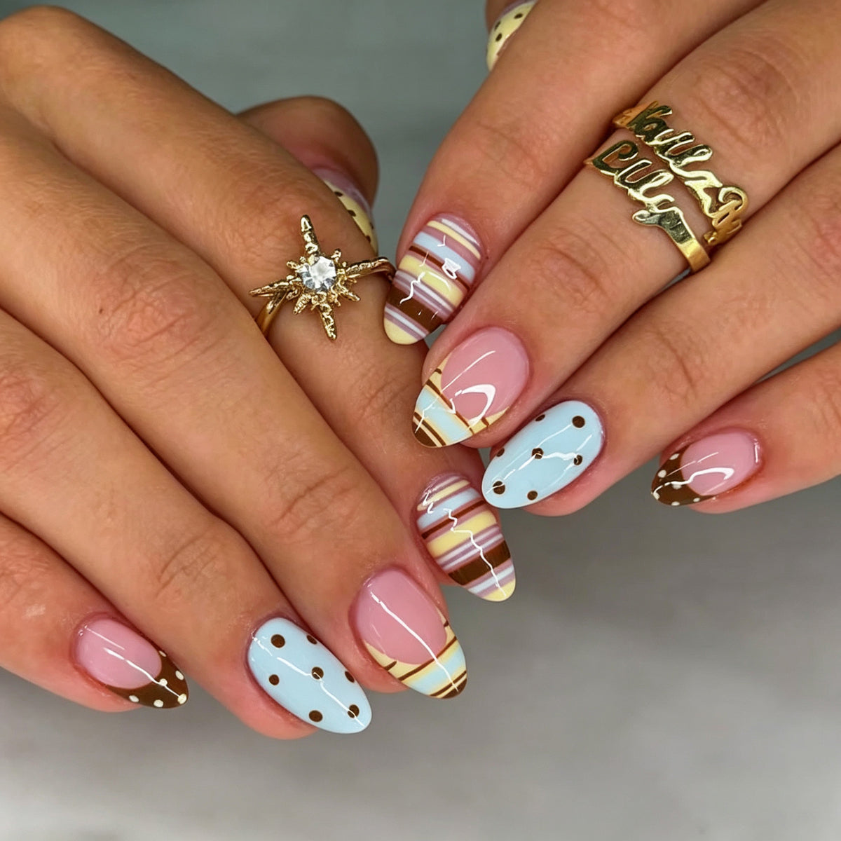 Trendige geometrische Press-On Nagelkunst Set