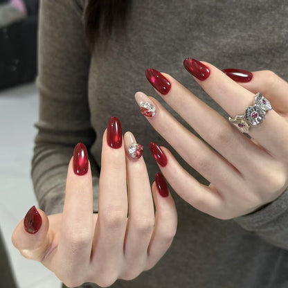 Elegante Press-On-Nagelerweiterungen mit dekorativen Edelsteinschmuckakzenten