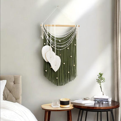 Künstlerischer Wandbe hang aus Makramee mit Herzen