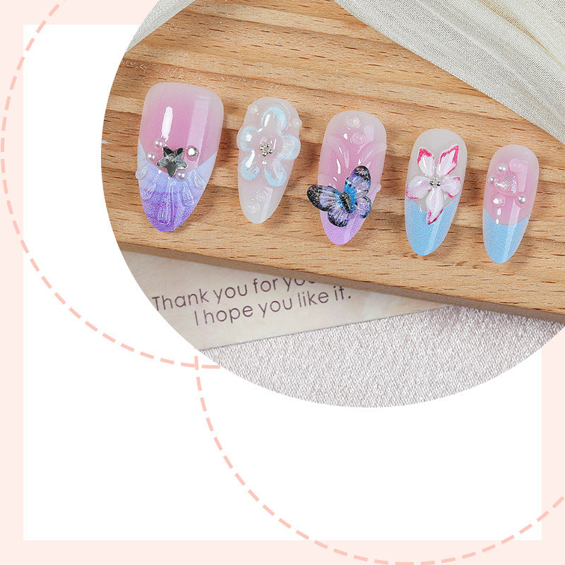 Kreatives Kunstnagelset mit floralen und Schmetterlingsmotiven Brehn