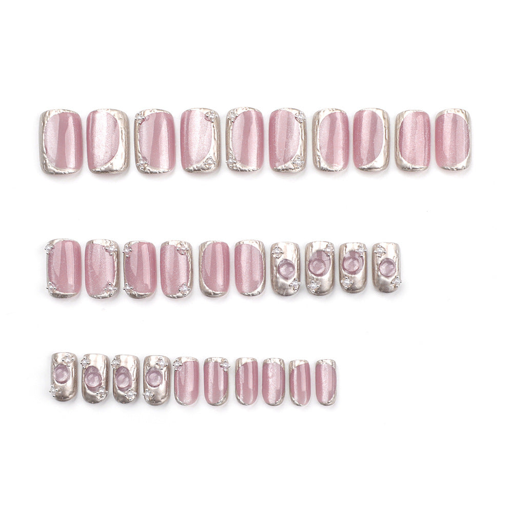 Kunstvolle Nagelkunst mit Glitzer- und Ombre-Effekt Brehn