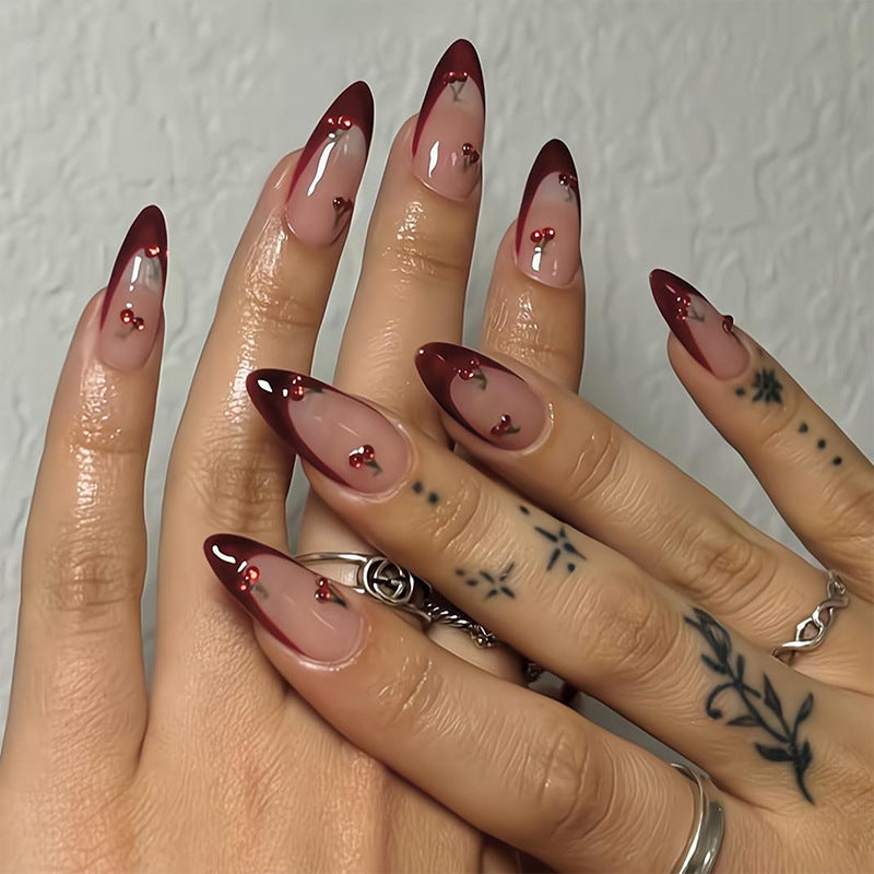 Kunstnagelset mit fruchtigem Kirschdesign Brehn