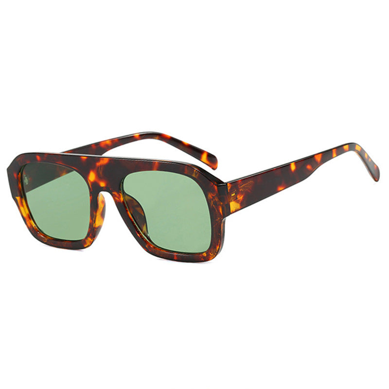 Damen modische Sonnenbrille mit robustem Rahmen und breiten Gläsern Brehn