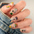 Künstliche Nagelkunst mit bunten Motiven und kreativem Dekor Brehn
