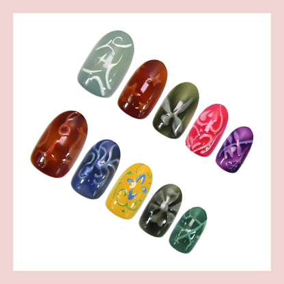 Kunstnagelset mit kreativen floralem Design und eleganten Akzenten Brehn