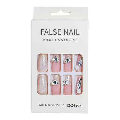 Dekorativer Press-On-Nagelset mit 3D-Akzenten Brehn