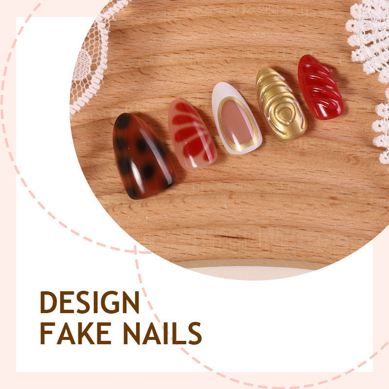 Kreatives Kunstnagelset mit bunten Designs und verschiedenen Texturen Brehn