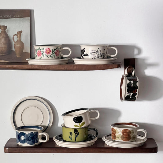 Keramik-Tassen-Set mit Untertasse und modernem Blumenprint