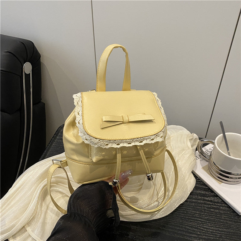 Niedlicher Mini-Rucksack mit Spitzenbesatz Brehn