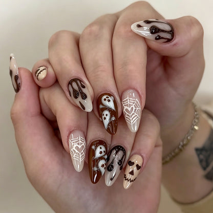 Schauspielerisch von Schokolade inspirierte Press-On Nagelkunst