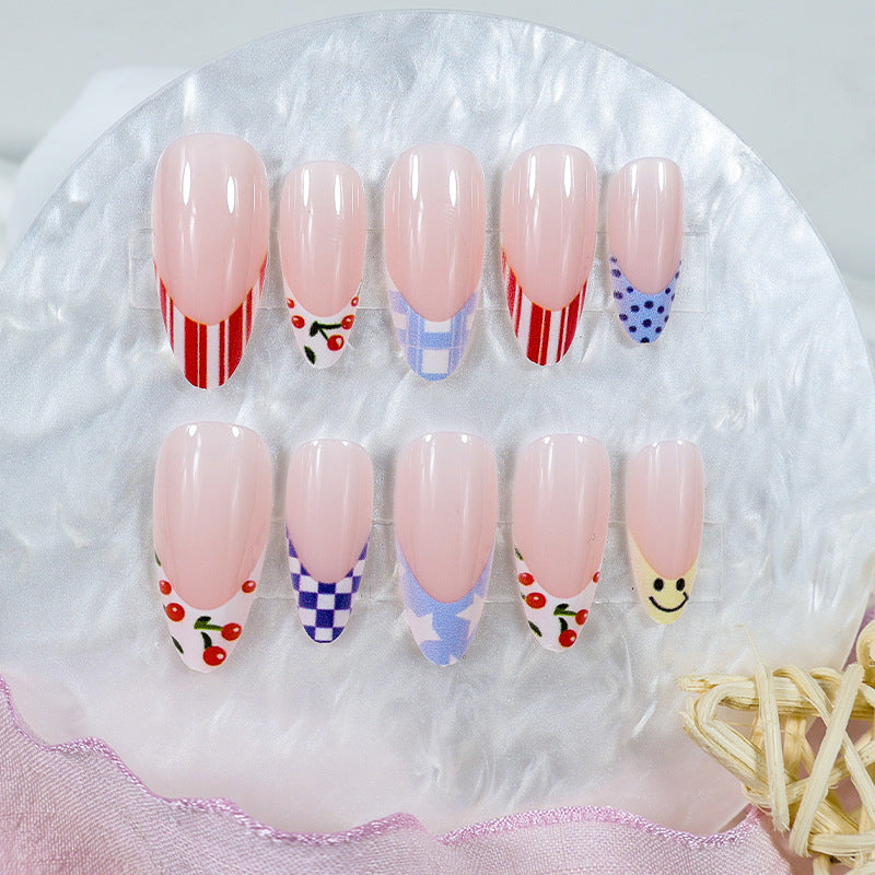 Kunstnagelset mit fröhlichen Motiven und kreativen Designs Brehn