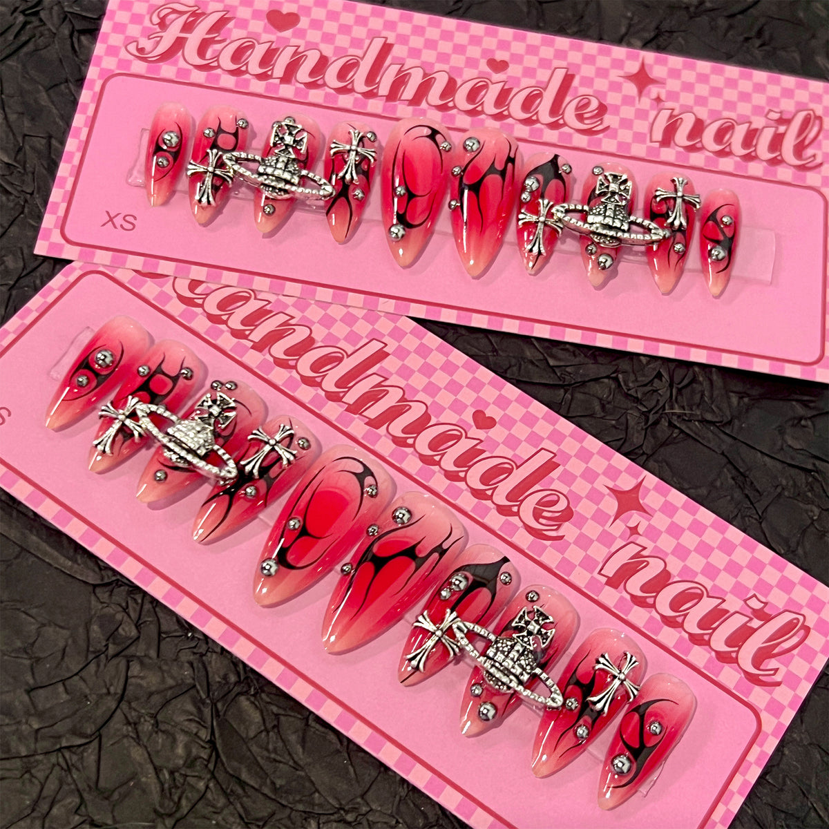 Kunstvolle Kunstnägel mit einzigartigen Designs und Glitzerakzenten Brehn