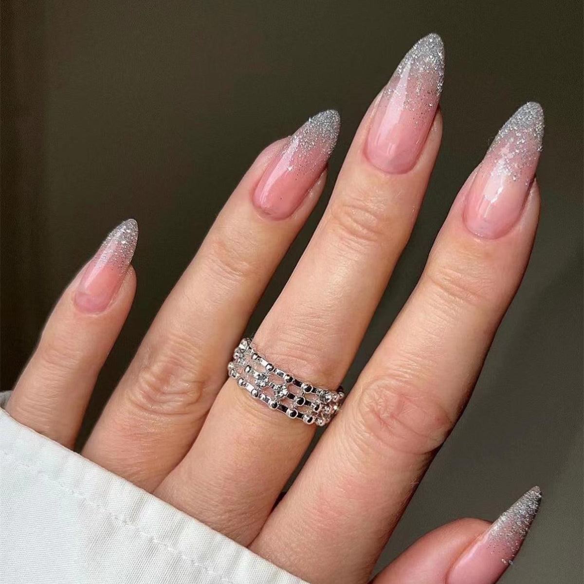 Eleganter Ring mit Zirkonia und Glitzer Brehn