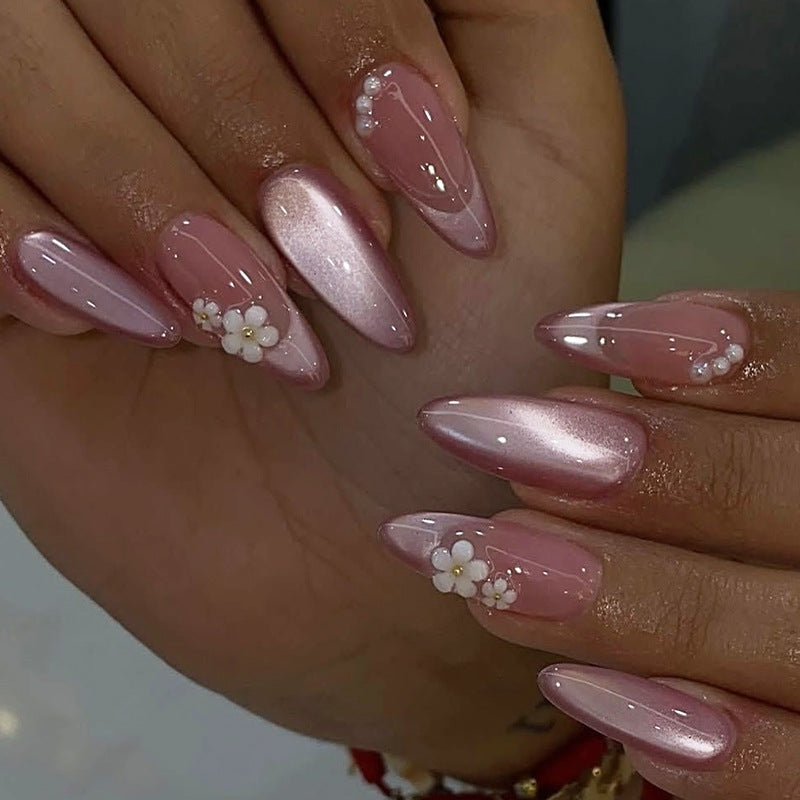 Dekoratives Press-On Nail Art Set mit eleganten floralen Akzenten Brehn