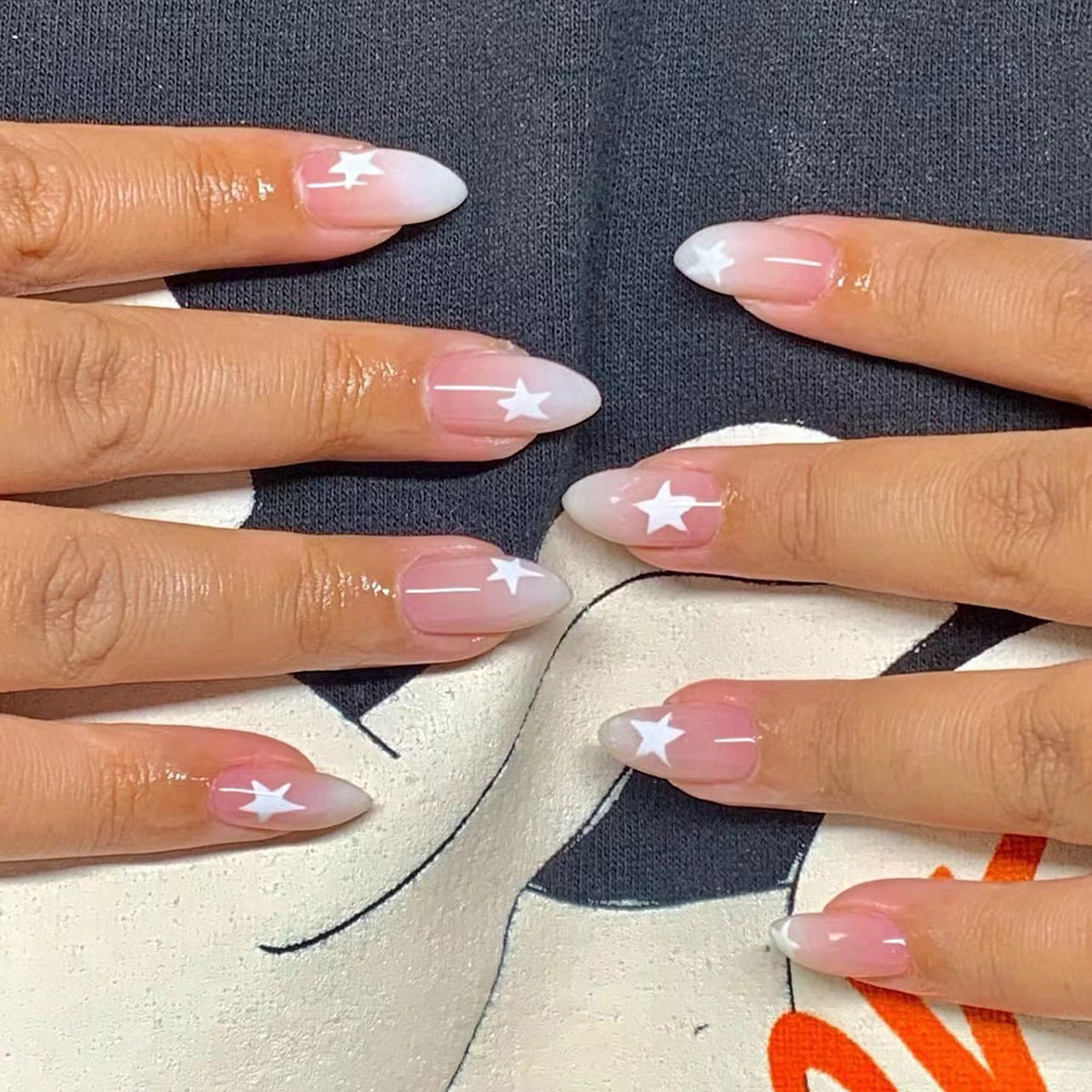 Kunstvolle Nagelkunst mit Sternenmotiv Brehn