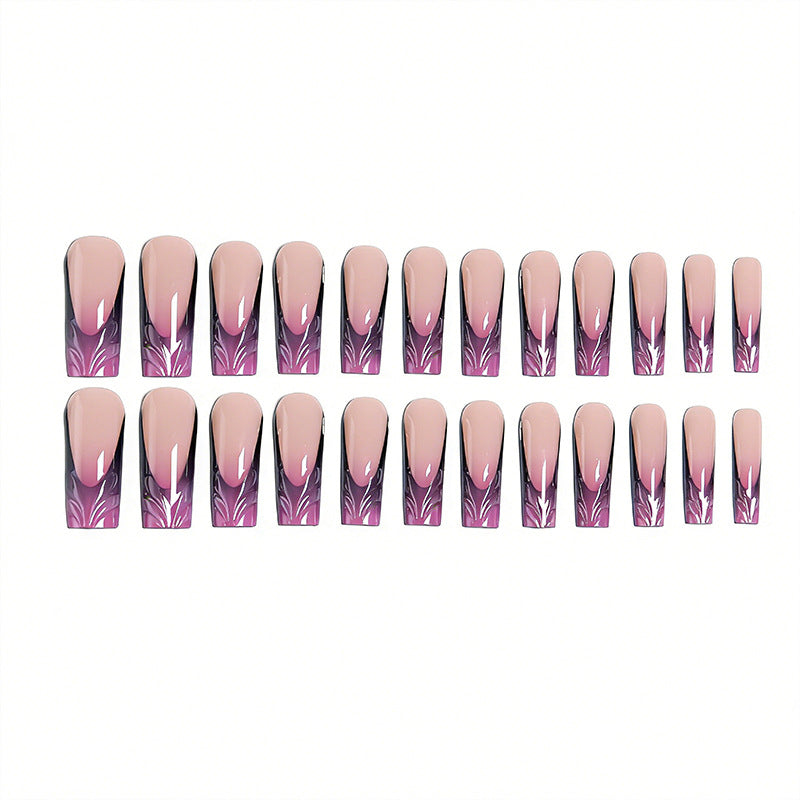 Kreative Nagelspitzen mit eleganten Spitzen Brehn