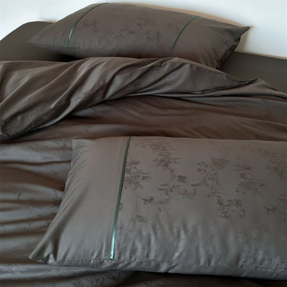 Luxuriöse Satin-Bettwäsche mit floralem Jacquard und Kontrastpaspel