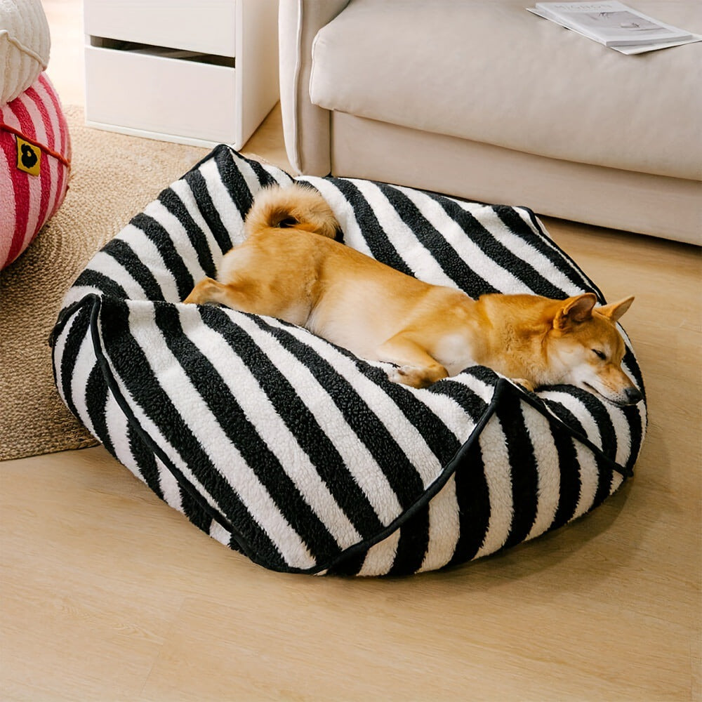 Bequeme gestreifte Plüsch-Hundebett