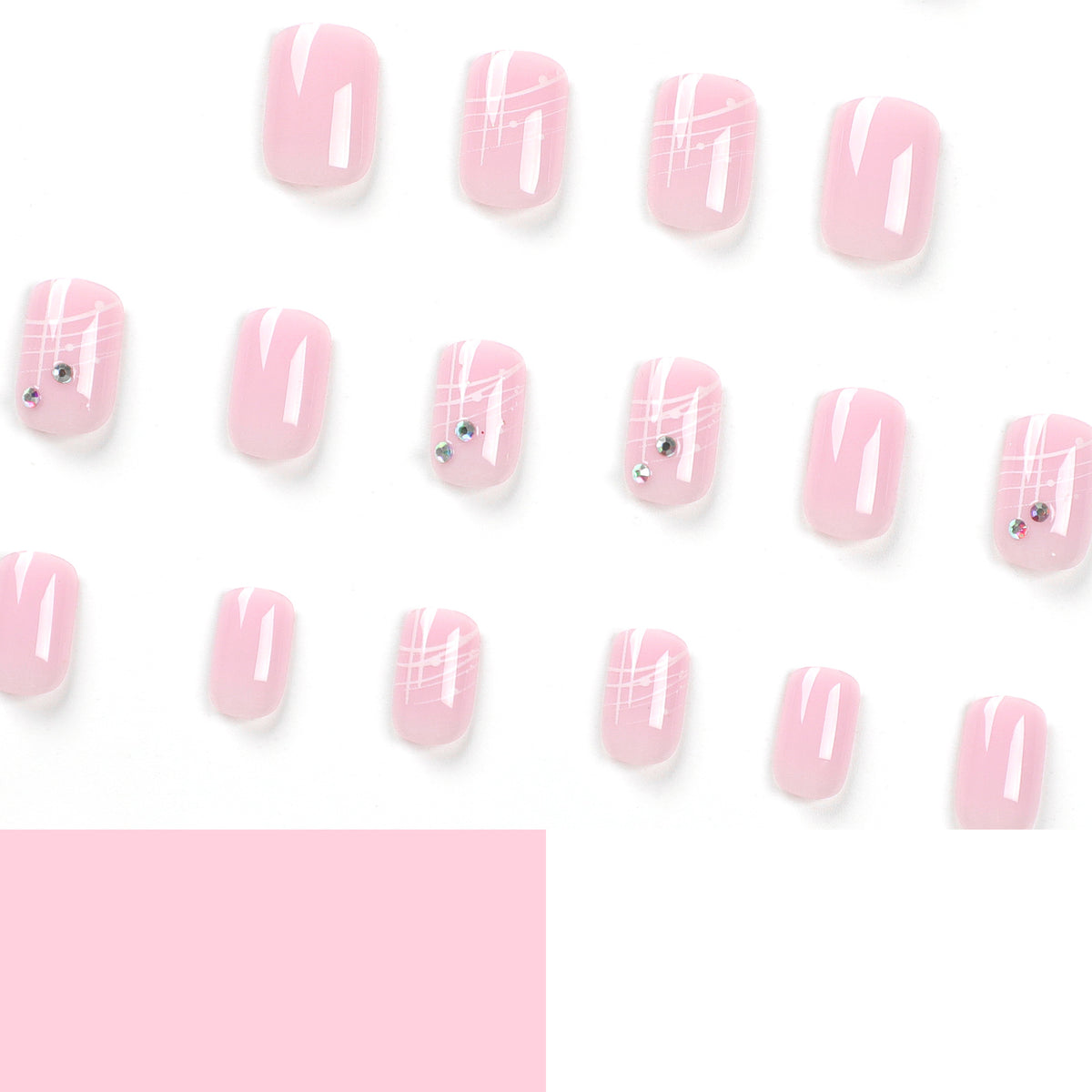 Kunstvolle Nagelverlängerungen mit elegantem Design und Strassverzierungen Brehn