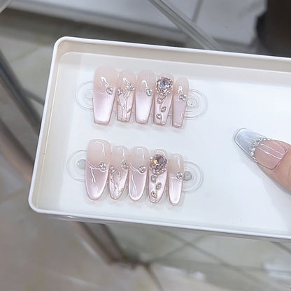 Elegantes dekoratives Press-On-Nail-Design Brehn