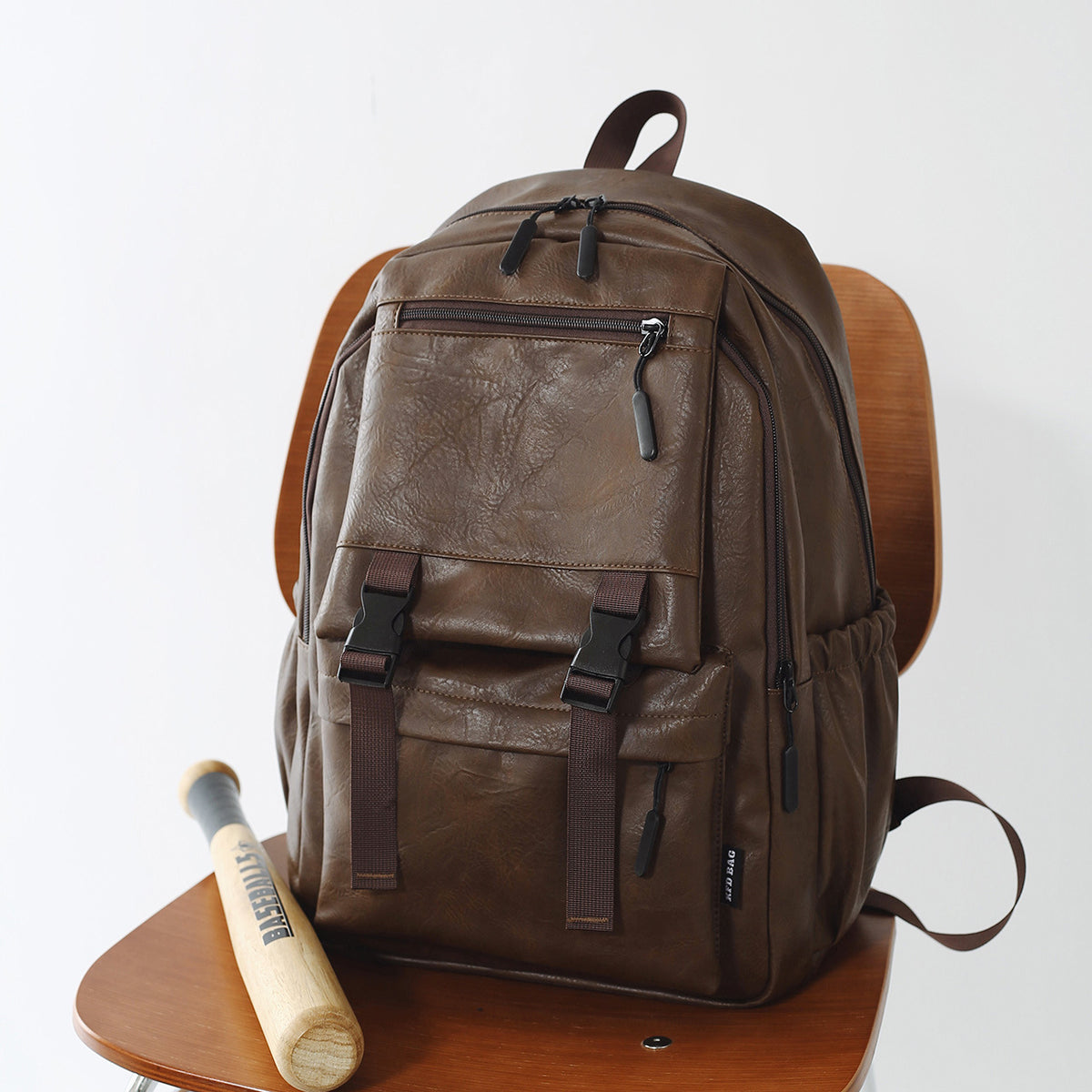 Stylischer multifunktionaler brauner Rucksack Brehn