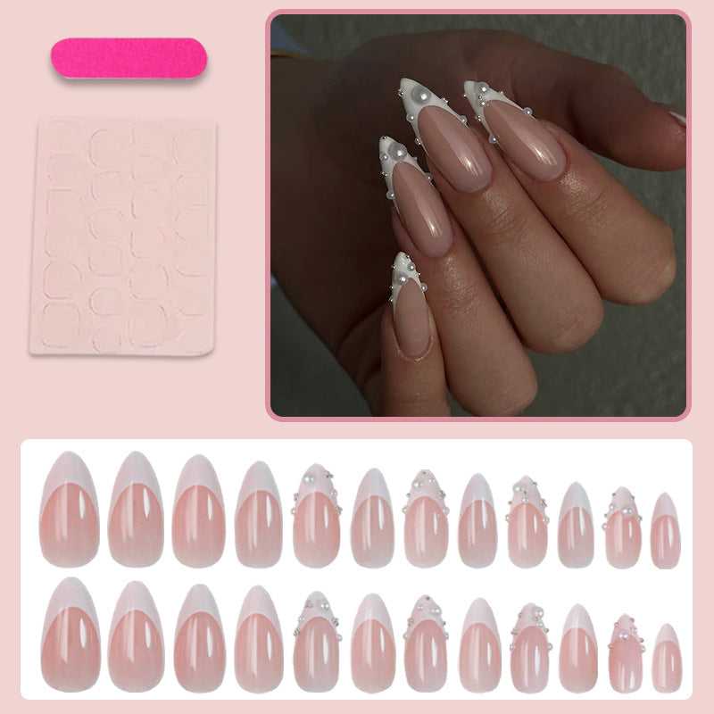 Kunstnagelset mit eleganten Perlen- und Spitzenverzierungen Brehn
