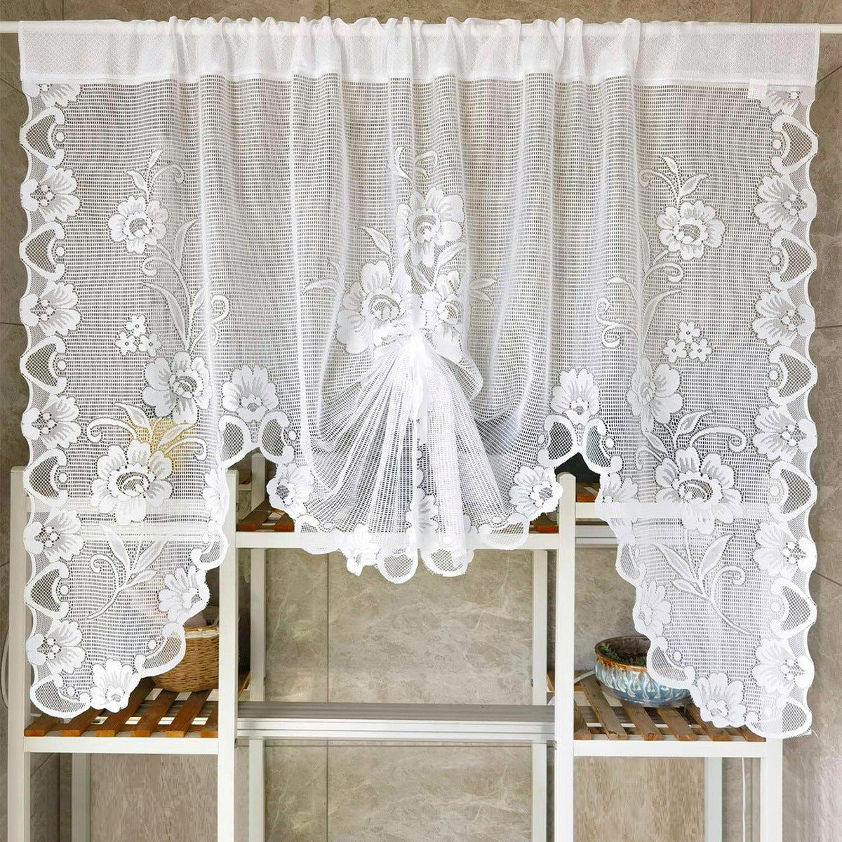 Elegante florale Spitzenfenstervorhänge