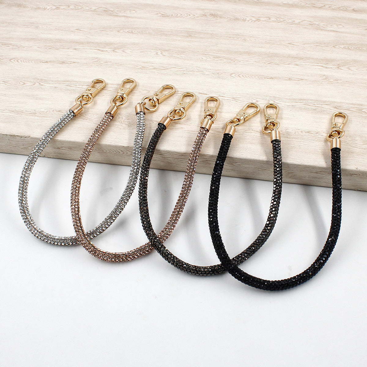 Stylischer Handtaschenriemen mit Kristallverzierung Brehn