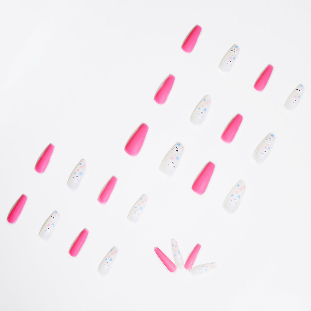 Kunstvolle Nagelkunst mit niedlichen Wolken- und Herzmotiven Brehn