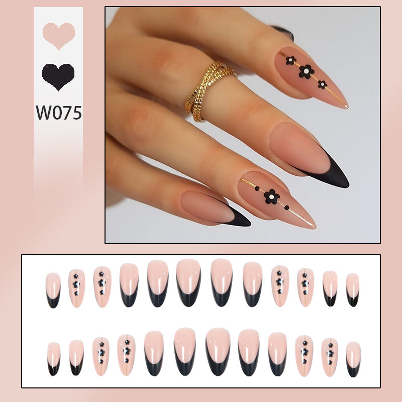 Kunstvolle Nageldesigns mit eleganten Akzenten Brehn