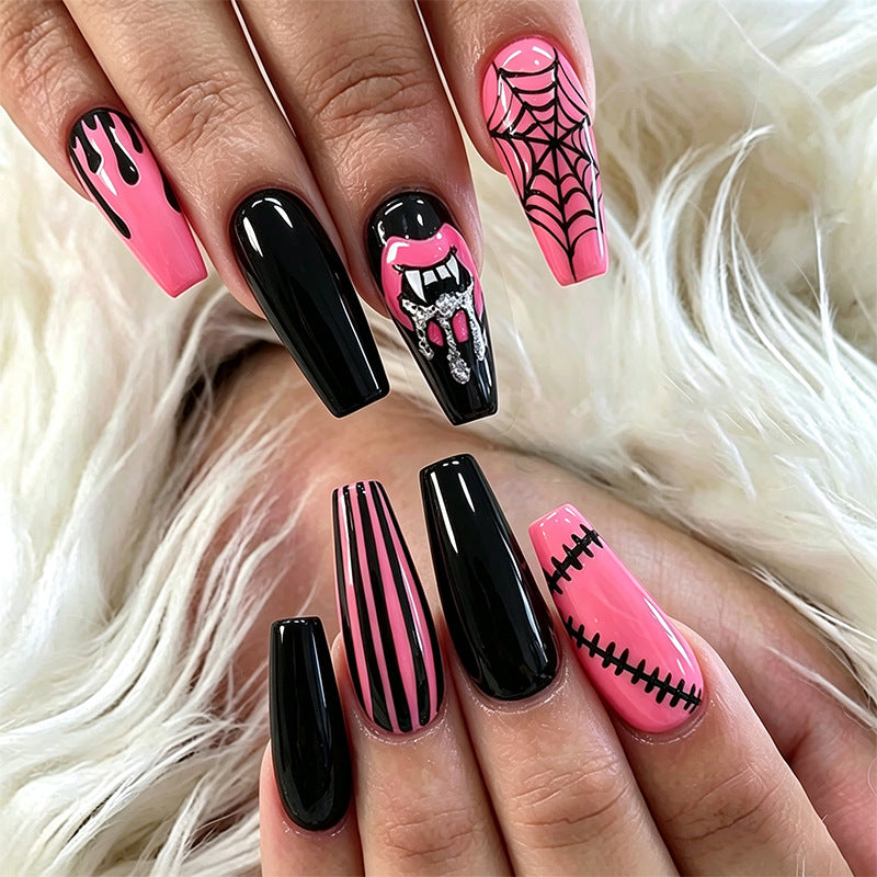 Kreatives Kunstnagelset mit Halloween-Motiven und funkelnden Applikationen Brehn