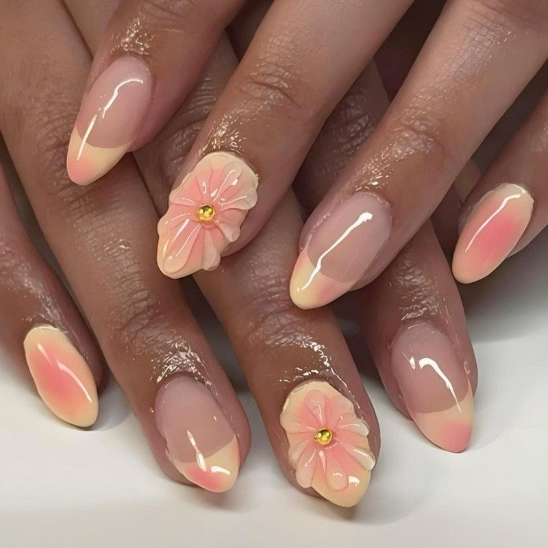 Kunstvoller Nagelspitzen Set mit Blattakzenten Brehn