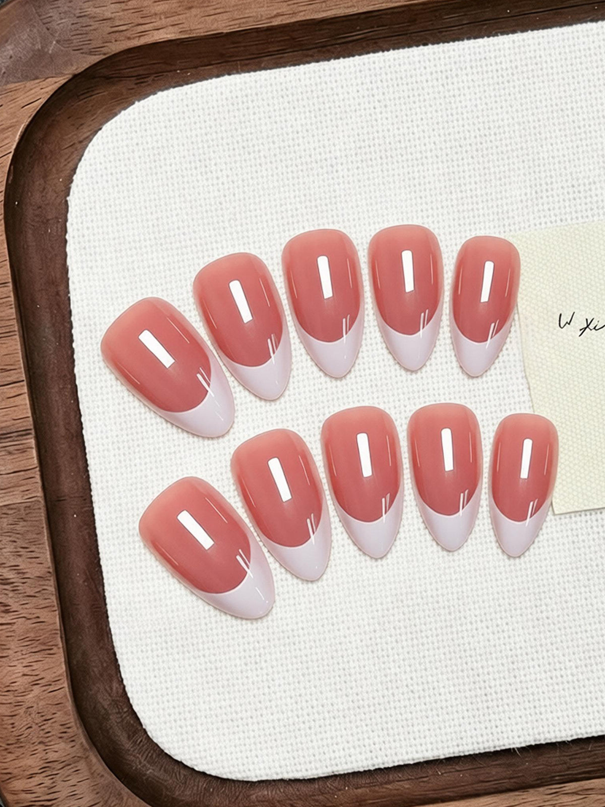Kunstnagelset mit eleganter French Spitze Brehn