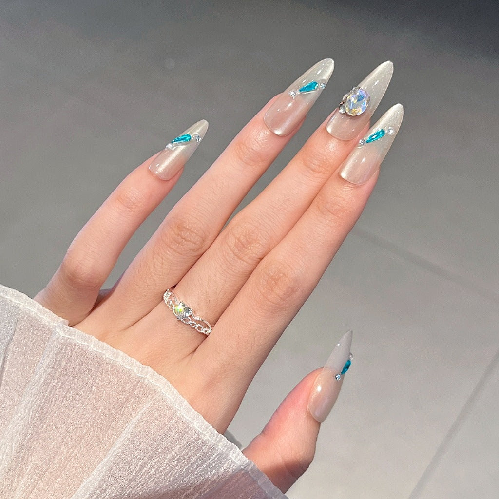 Kristallverzierte Nagelkunstverlängerungen Brehn