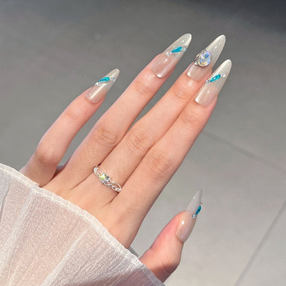 Kristallverzierte Nagelkunstverlängerungen Brehn