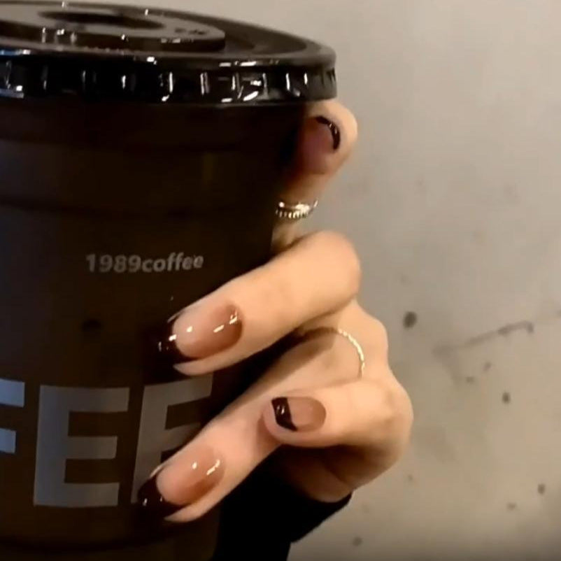 Kunstnägel Im Modernen French-Look mit Glanz Brehn
