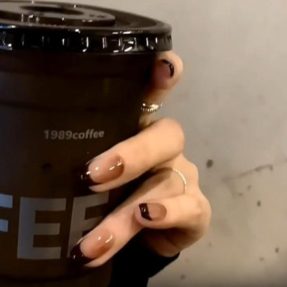 Kunstnägel Im Modernen French-Look mit Glanz Brehn