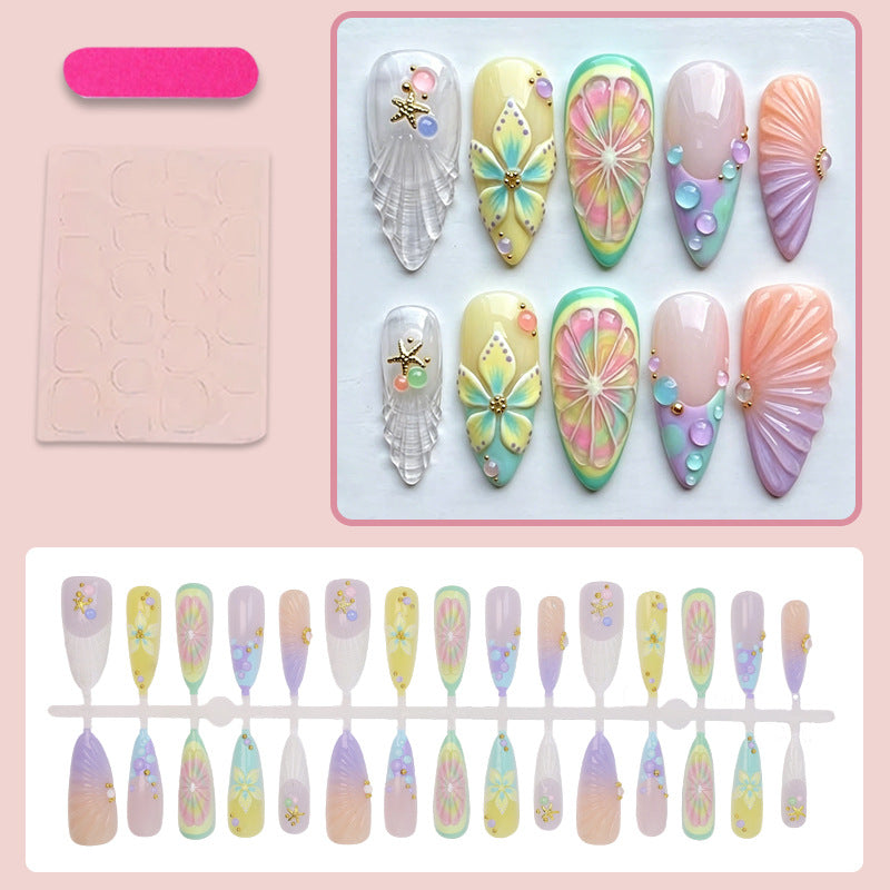 Kunstnagelset mit kreativen Blüten- und Glitzerdetails Brehn