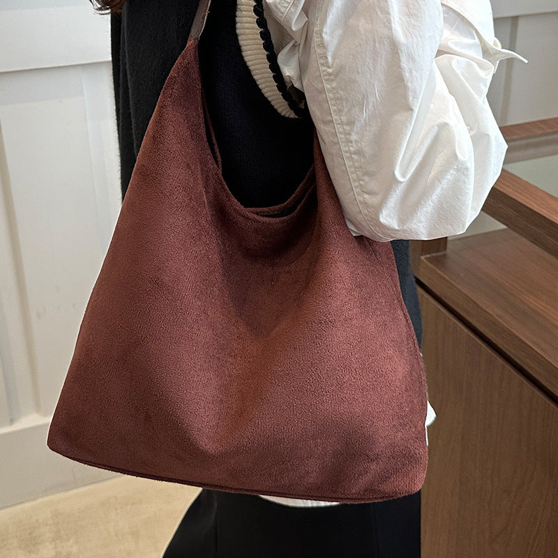 Minimalistische Wildleder Schultertasche