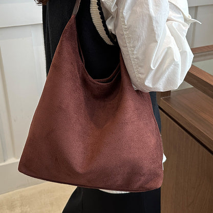 Minimalistische Wildleder Schultertasche