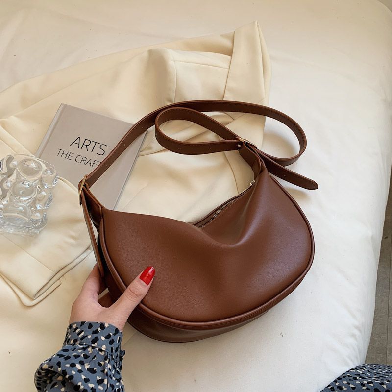 Zeitgenössische Schultertasche Brehn