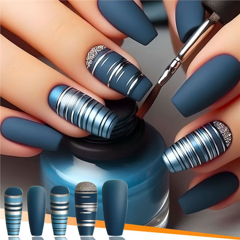 Modische matte Finish Press-On Nägel mit metallischen Streifen Brehn