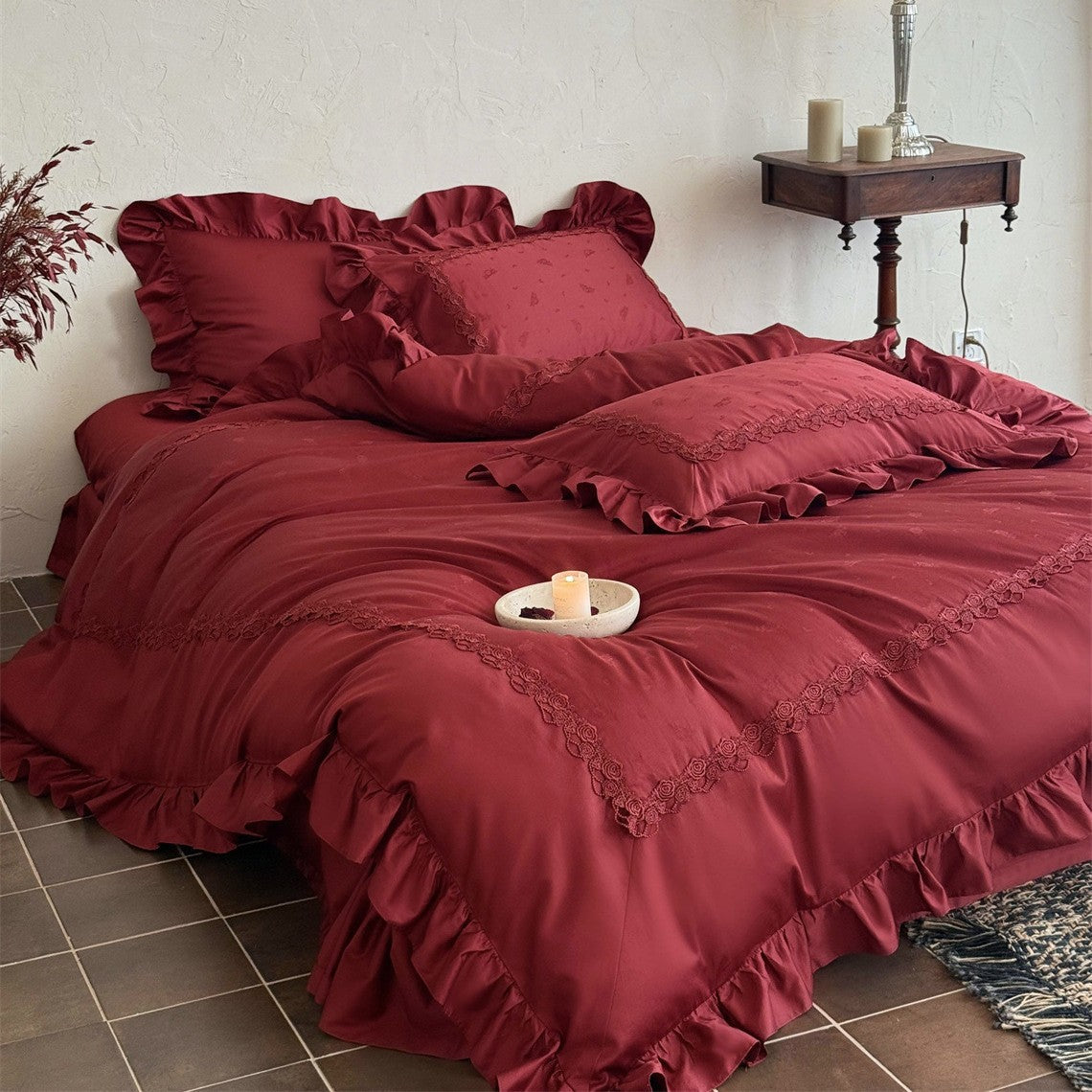 Luxuriöses Rüschendes Spitzenbettbezug-Set mit besticktem Wellenrand