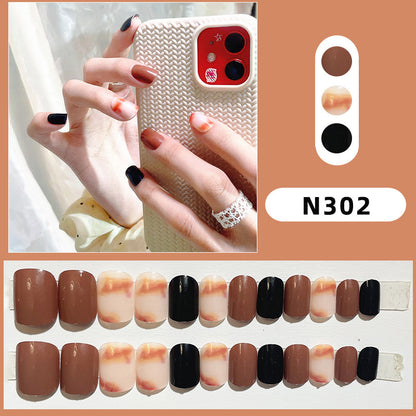 Elegantes Press-On-Nagelset mit abstrakten Designs