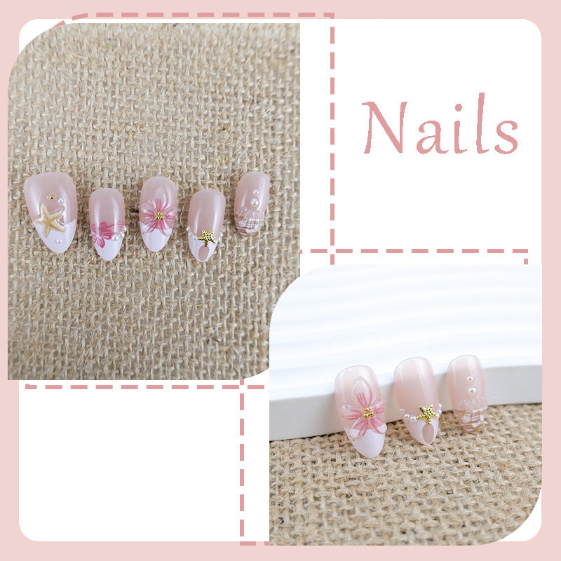 Kunstnagelset mit maritimen Details und floralen Akzenten Brehn