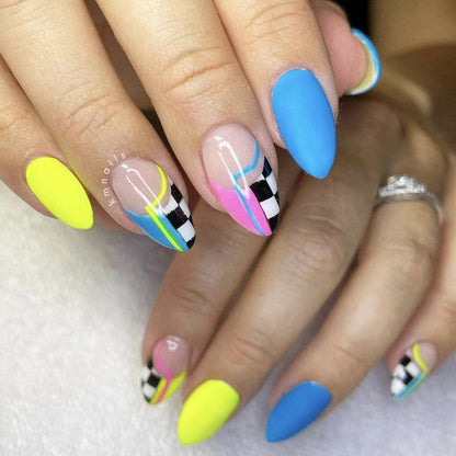 Kreatives abstraktes Nageldesign