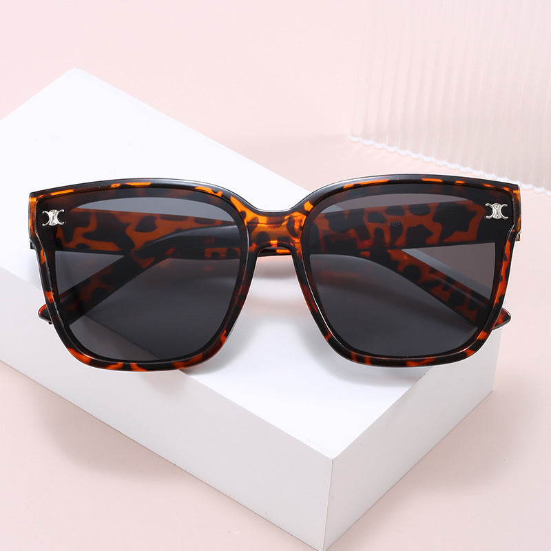 Damen Modische oversized Sonnenbrille mit rautenförmigen Gläsern Brehn