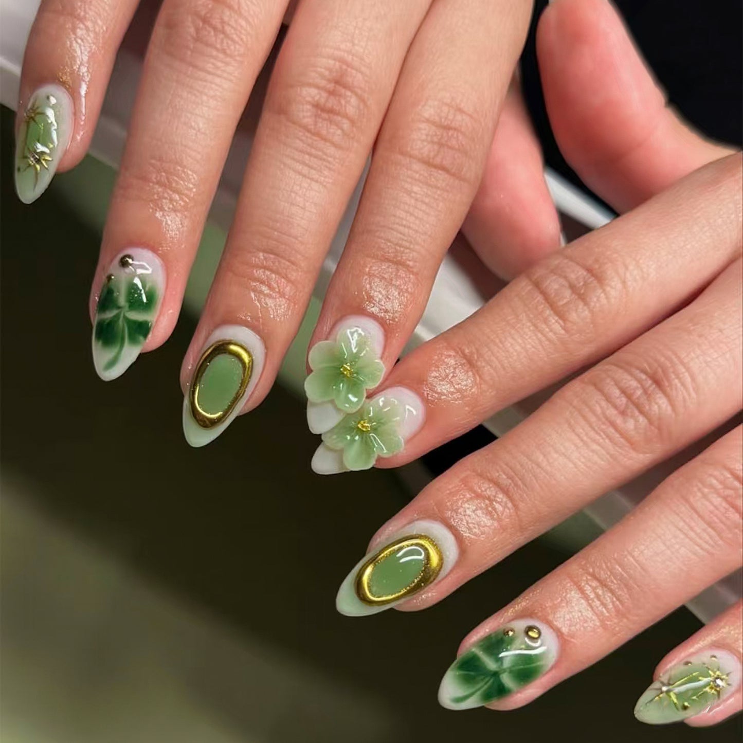 Kunstnägel mit botanischen Designs Brehn