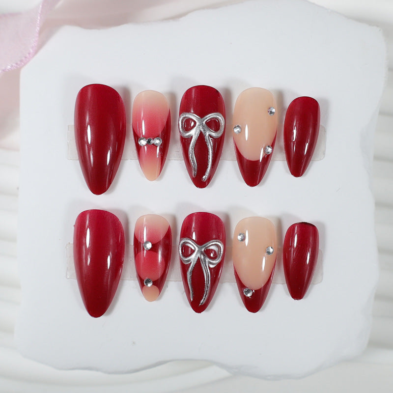 Kunstnagelset mit luxuriösen Glitzer- und Edelsteinverzierungen Brehn