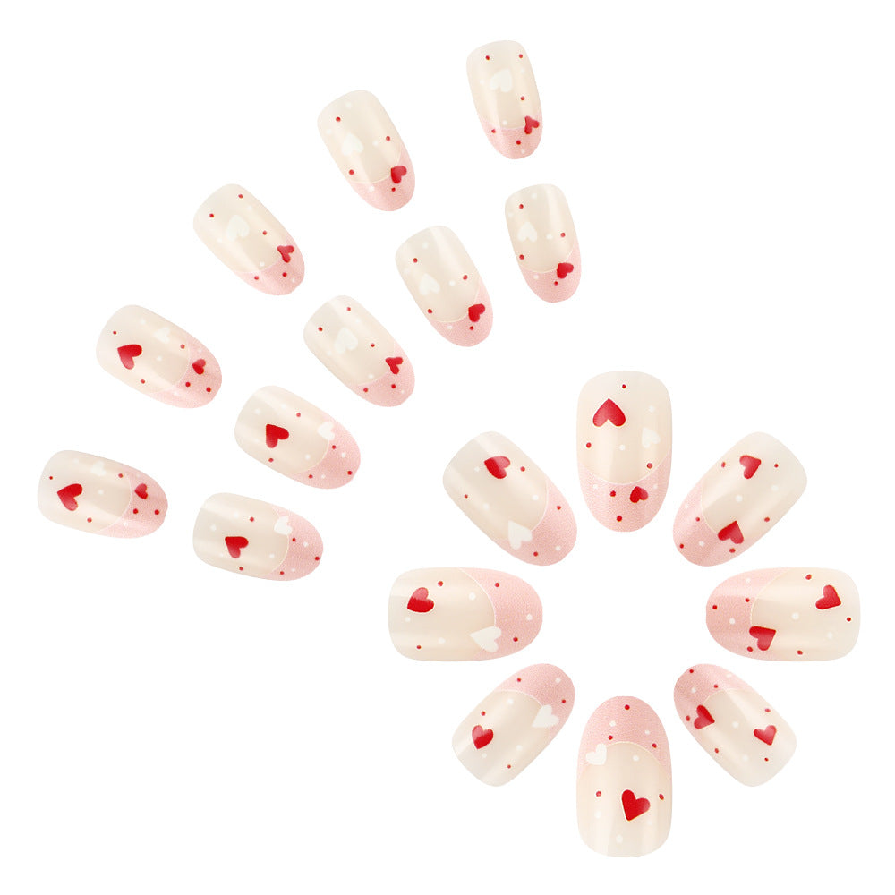 Herz-dekorierte Nagelkunst Brehn